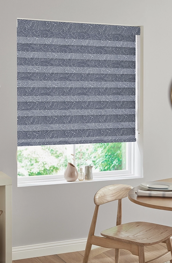 Room with closed day and night blind form illumin8 Fifty50™ Collection